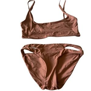 Dippin daisy swimsuit. Mauve color can twist back or bust. Size medium